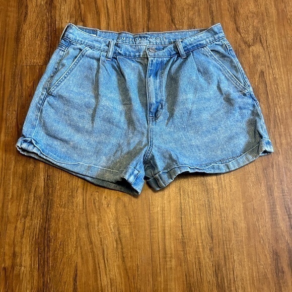 American Eagle Outfitters Pants - American Eagle Mom Short 8 very good condition
